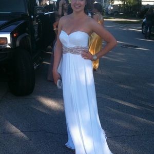 White Bridesmaid/Prom Dress